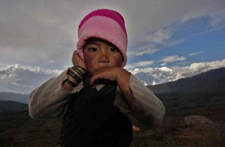 Nepal dítě v lodži Goasaikund